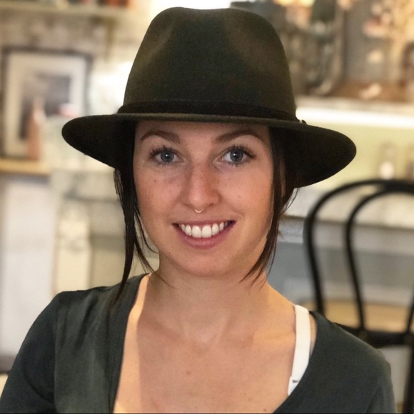 Meet your Posher, Sophie - Picture 1 of 1